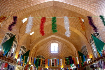 El Bazar de Tabriz en víspera del aniversario del natalicio del Imam Mahdi