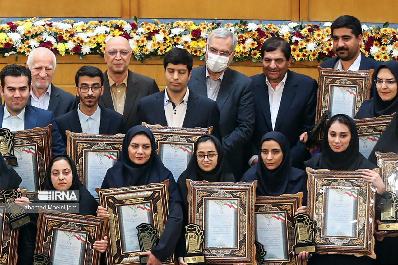 دانشجویان نمونه کشوری تجلیل شدند/ ۱۰ درصد از دانشگاه تهران