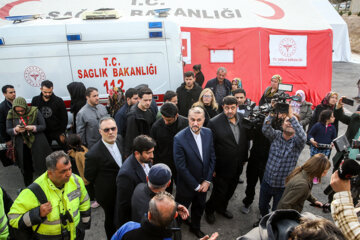 El ministro de Exteriores de Irán visita zonas afectadas por el terremoto en Turquía
