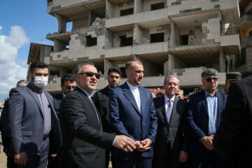 El ministro de Exteriores de Irán visita zonas afectadas por el terremoto en Siria
