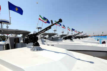 Le CGRI ajoute un nouveau navire de guerre et 100 bateaux lanceurs de missiles à la flotte de la Marine