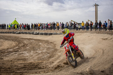 A l'occasion de la commémoration de la Journée des Martyrs et de la commémoration des 253 sportifs martyrs de la province centrale de Semnan, les compétitions de motocross aux multiples facettes se sont déroulées le vendredi matin (9 mars 2023) sur la piste de motocross de Semnan au centre iranien. 