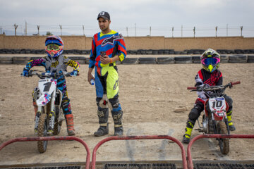 A l'occasion de la commémoration de la Journée des Martyrs et de la commémoration des 253 sportifs martyrs de la province centrale de Semnan, les compétitions de motocross aux multiples facettes se sont déroulées le vendredi matin (9 mars 2023) sur la piste de motocross de Semnan au centre iranien. 