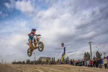 A l'occasion de la commémoration de la Journée des Martyrs et de la commémoration des 253 sportifs martyrs de la province centrale de Semnan, les compétitions de motocross aux multiples facettes se sont déroulées le vendredi matin (9 mars 2023) sur la piste de motocross de Semnan au centre iranien. 