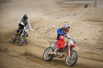 A l'occasion de la commémoration de la Journée des Martyrs et de la commémoration des 253 sportifs martyrs de la province centrale de Semnan, les compétitions de motocross aux multiples facettes se sont déroulées le vendredi matin (9 mars 2023) sur la piste de motocross de Semnan au centre iranien. 