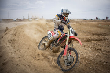 A l'occasion de la commémoration de la Journée des Martyrs et de la commémoration des 253 sportifs martyrs de la province centrale de Semnan, les compétitions de motocross aux multiples facettes se sont déroulées le vendredi matin (9 mars 2023) sur la piste de motocross de Semnan au centre iranien. 