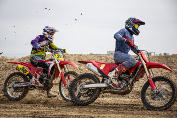 A l'occasion de la commémoration de la Journée des Martyrs et de la commémoration des 253 sportifs martyrs de la province centrale de Semnan, les compétitions de motocross aux multiples facettes se sont déroulées le vendredi matin (9 mars 2023) sur la piste de motocross de Semnan au centre iranien. 