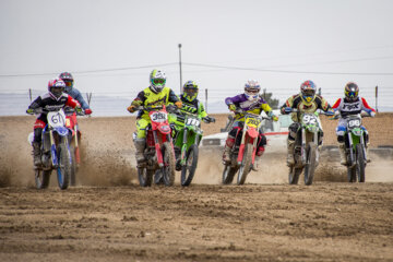 A l'occasion de la commémoration de la Journée des Martyrs et de la commémoration des 253 sportifs martyrs de la province centrale de Semnan, les compétitions de motocross aux multiples facettes se sont déroulées le vendredi matin (9 mars 2023) sur la piste de motocross de Semnan au centre iranien. 