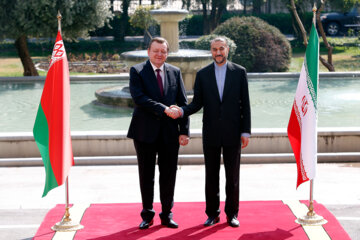Los cancilleres de Irán y Bielorrusia se reúnen en Teherán