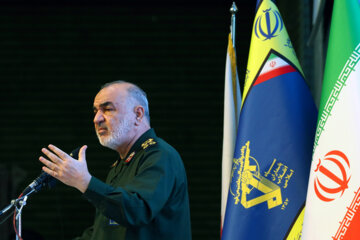 سرلشکر سلامی: فرماندهان سپاه با ۱۳۶ هزار خانواده شهدا و جانبازان دیدار می‌کنند