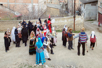 نوروز خوانی در روستای زیارت