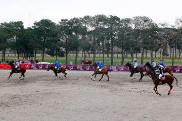 Le tournoi international de polo féminin de la Coupe Norouz 2023 a eu lieu ce lundi soir (13 mars) au club Norouz Abad Club de Téhéran, à l’issue duquel , l'équipe féminine iranienne a remporté le championnat. (Photo : Amin Jalaali)
