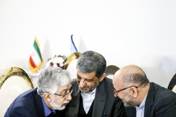 سیدعزتالله ضرغامی وزیر میراثفرهنگی، گردشگری و صنایعدستی و غلامعلی حدادعادل رییس فرهنگستان زبان و ادب فارسی در آیین گرامیداشت «جشن جهانی نوروز»