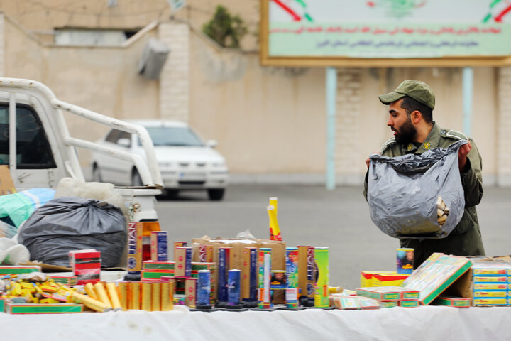 پول خرید مواد محترقه را برای لباس کودکان نیازمند هزینه کنیم