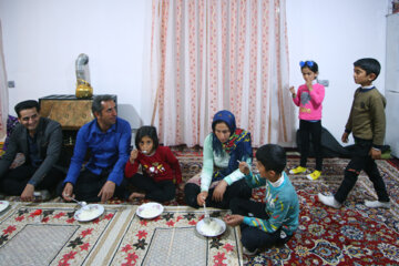 Rituel traditionnel de Chaharshanbeh Suri dans un petit village dans l’ouest de l’Iran 