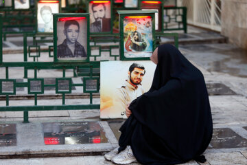 مزار شهدای چیذر در آخرین پنج شنبه سال