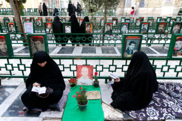 مزار شهدای چیذر در آخرین پنج شنبه سال