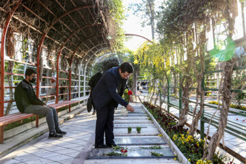 آخرین پنجشنبه سال در آرامستان های شیراز