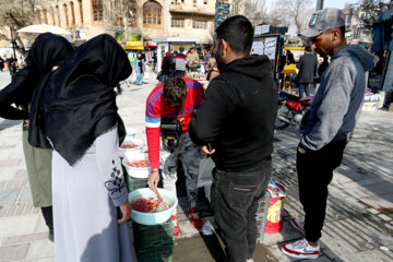 Compras para el año Nuevo persa en Hamedán