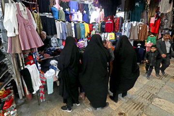 À l'approche de Norouz, la foule à Hamadān pour les derniers achats