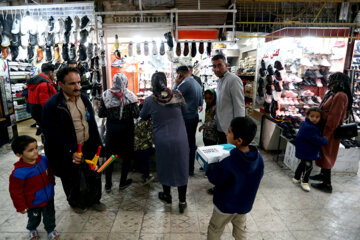 À l'approche de Norouz, la foule à Hamadān pour les derniers achats