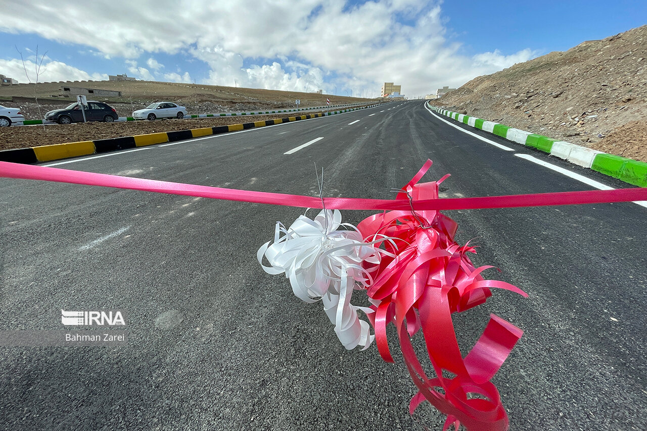 بهره برداری از یک هزار طرح عمرانی و اقتصادی در لرستان آغاز شد