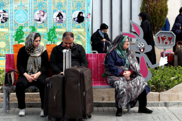 ورود مسافران نوروزی به مشهد