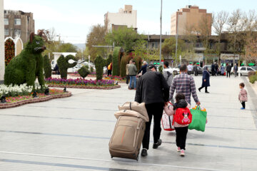 ورود مسافران نوروزی به مشهد