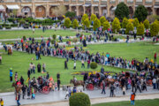 گردشگران نوروزی در نقش جهان