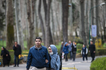 گردشگران نوروزی در کاخ سعدآباد