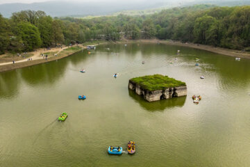 گردشگران نوروزی درباغ جهانی عباسآباد