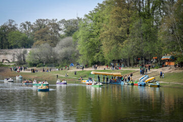 گردشگران نوروزی درباغ جهانی عباسآباد