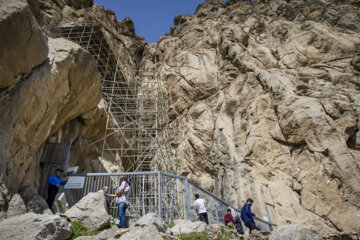 گردشگران نوروزی در بیستون