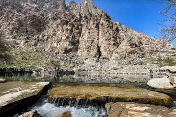 گردشگران نوروزی در بیستون