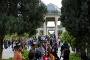 Nowruz-Touristen in Eram Bagh und Hafeziya