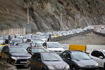 ترافیک در آزادراه تهران - شمال فوق سنگین است/جاده یک طرفه شد