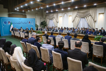 نشست جمعی از دانشمندان با رییس جمهور