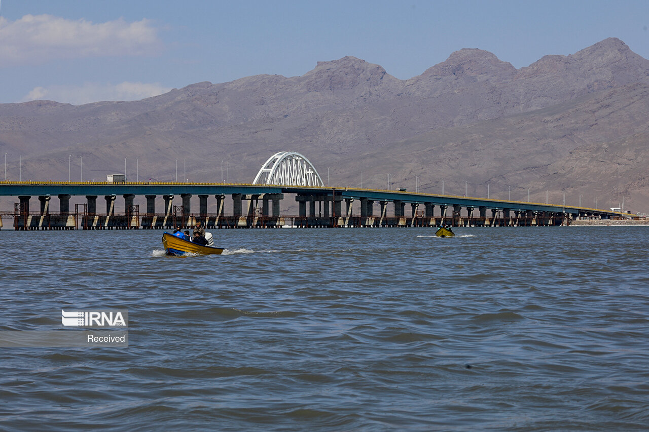زیرساخت‌های اولیه گردشگری در دریاچه ارومیه ایجاد می‌شود
