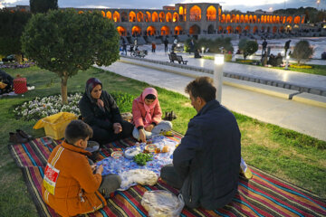 Iftar, l'heure de la rupture du jeûne à Ispahan 