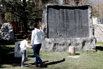 گردشگران نوروزی در کاخ موزه نیاوران