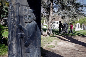 گردشگران نوروزی در کاخ موزه نیاوران