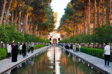 La ciudad central de Yazd recibe a los turistas de Noruz