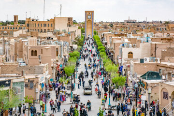 La ciudad central de Yazd recibe a los turistas de Noruz