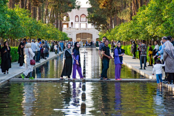 La ciudad central de Yazd recibe a los turistas de Noruz