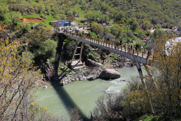 Cascade de Bisheh, l'une des principales attractions du Lorestan en Iran