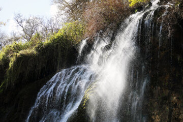 Cascade de Bisheh, l'une des principales attractions du Lorestan en Iran