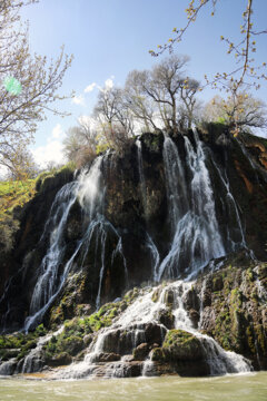 Cascade de Bisheh, l'une des principales attractions du Lorestan en Iran