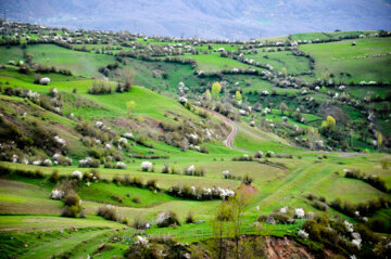 طبیعت بهاری کوهستان رودبار گیلان