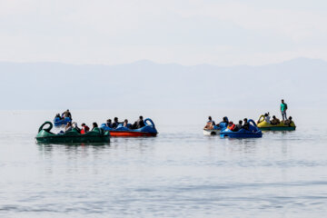 La journée de la nature dans le lac Ourmia 