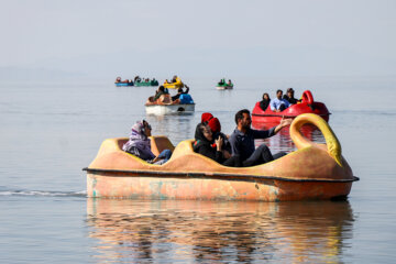 La journée de la nature dans le lac Ourmia 